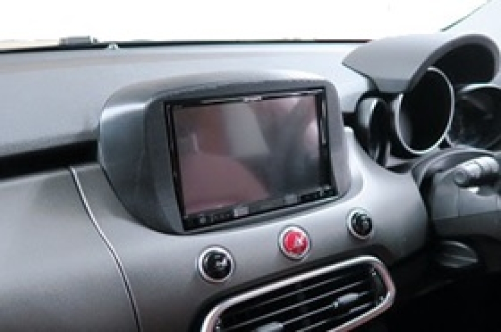 FIAT500X ナビ取付キット（黒シボ塗装） 